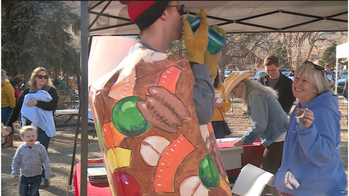 Manitou Springs gears up for 30th annual Great Fruitcake Toss