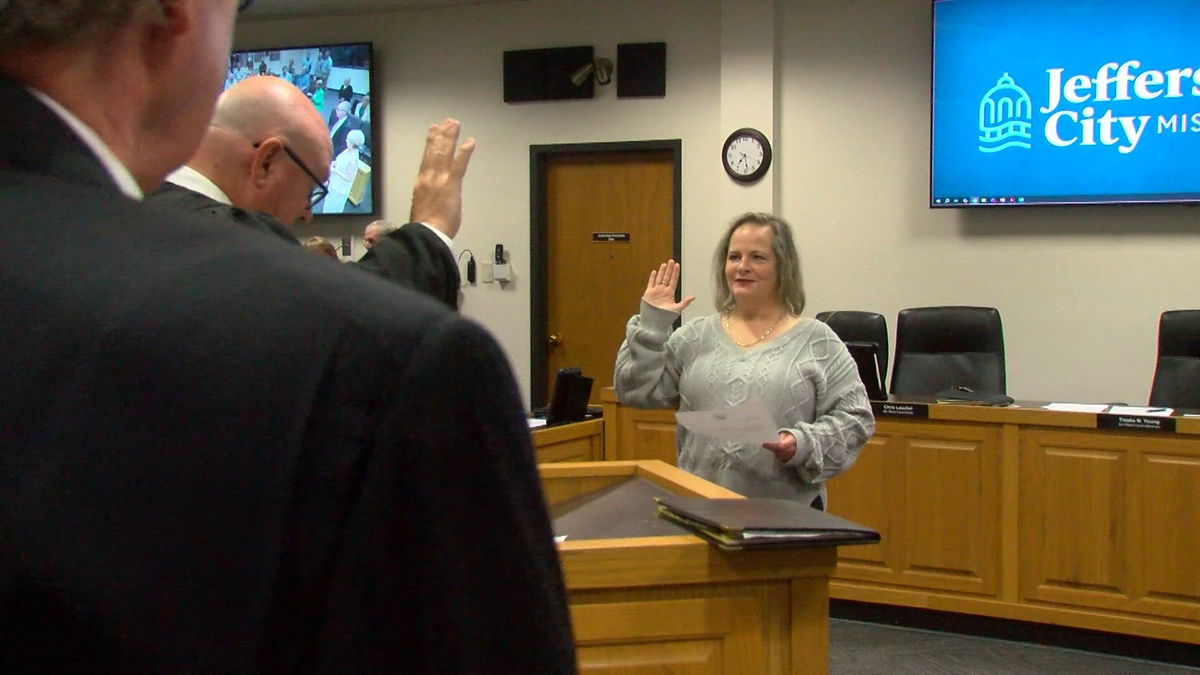 New Jefferson City Council members sworn in; housing developer incentives approved