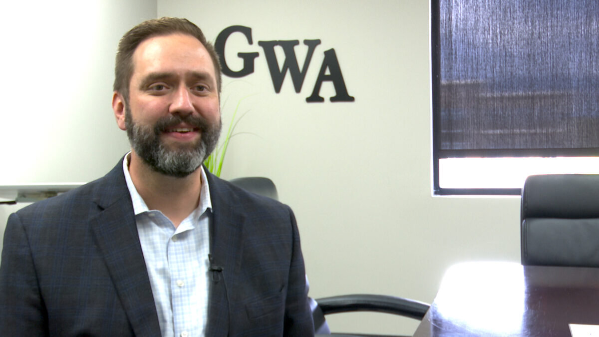 Financial planner encourages patience as ‘volatile’ markets affect 401(k) plans