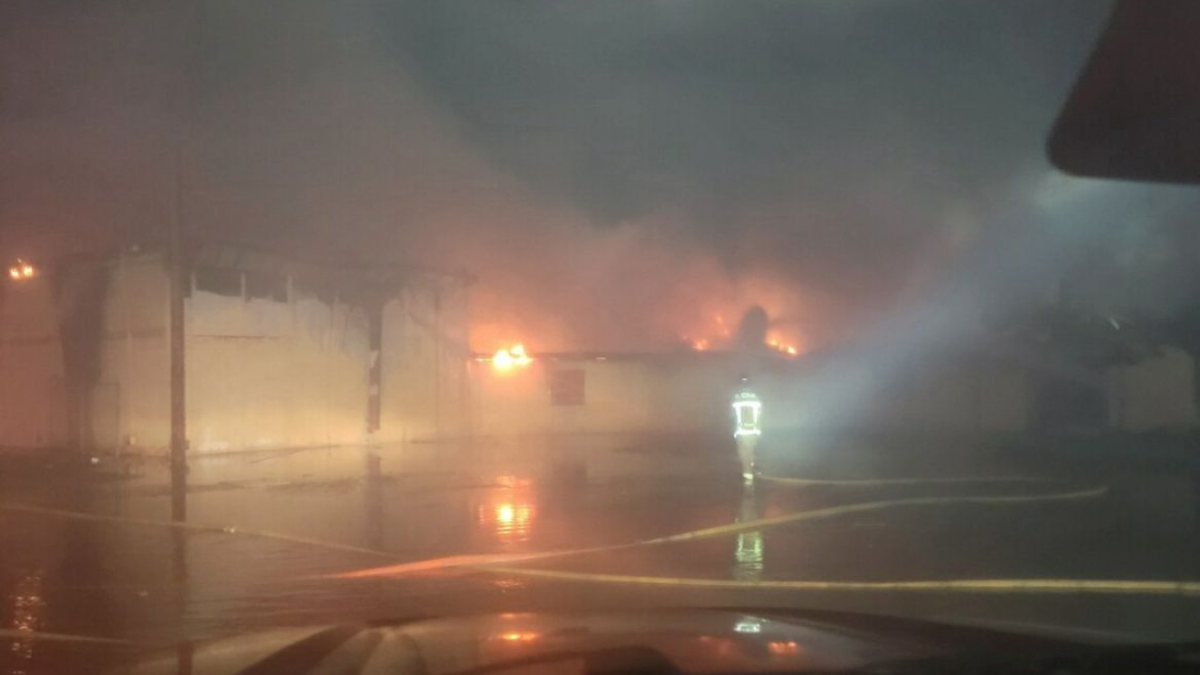 At least 30 firefighters in Imperial County battle active building fire
