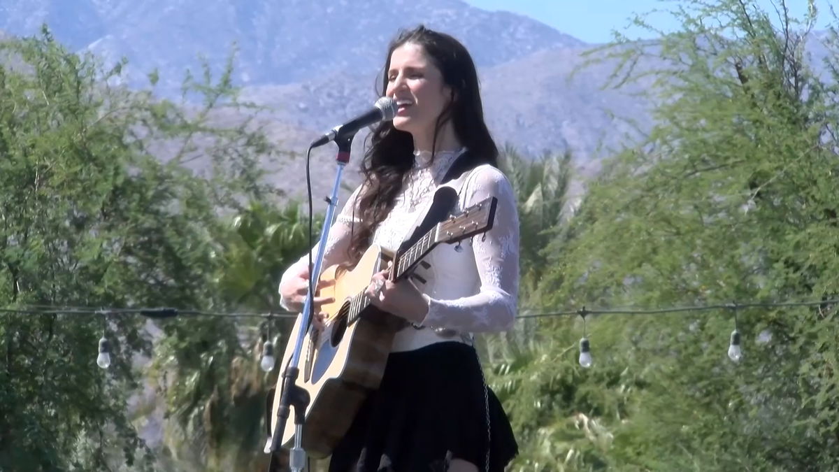 Abi Carter performs for 800 local students at ‘Kidchella