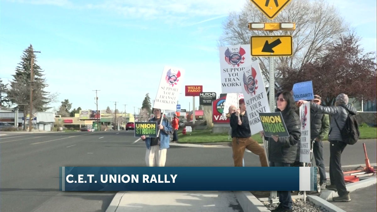 Cascades East Transit workers
