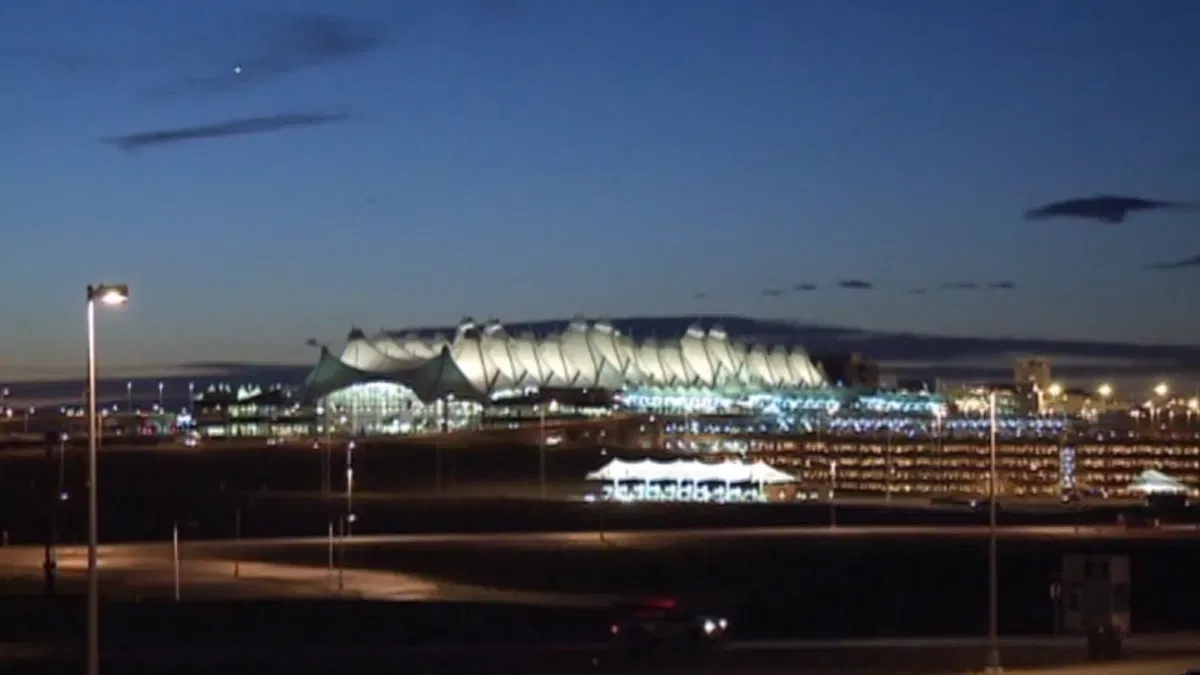 Pilots go without air traffic control communication at DIA after malfunction