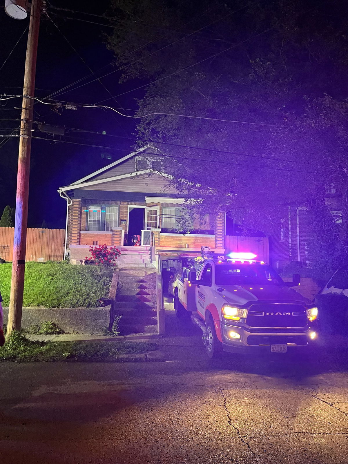 Four displaced after early morning house fire in Jefferson City