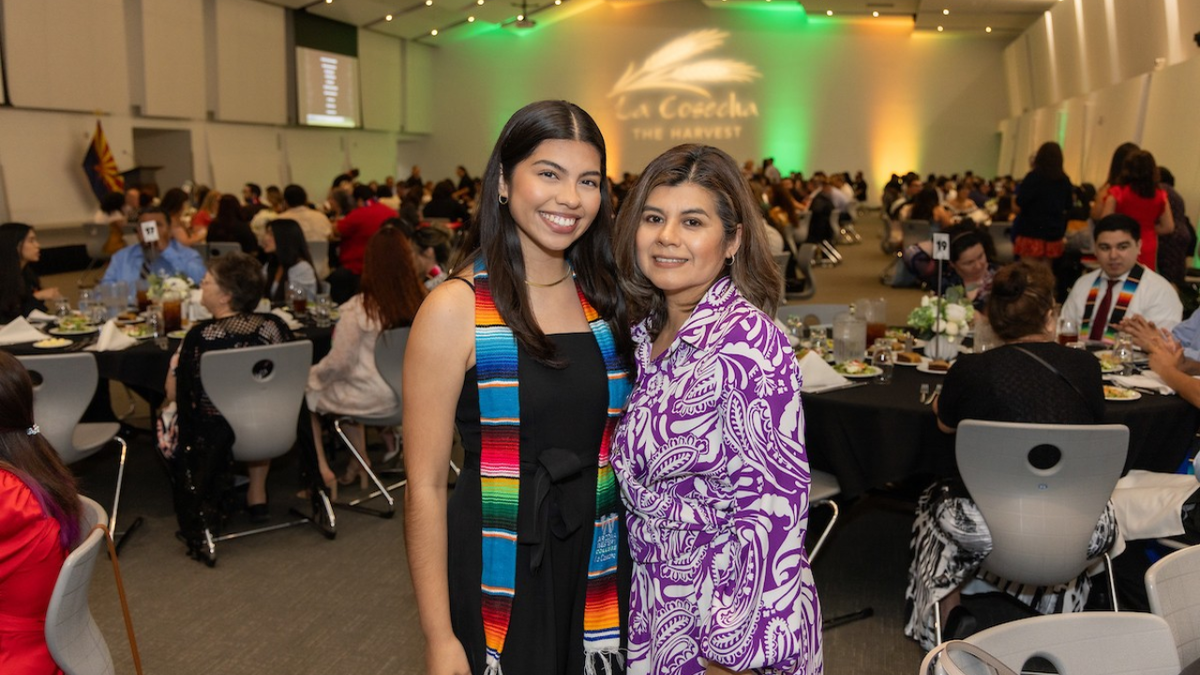 La Cosecha celebrating local university transfer students