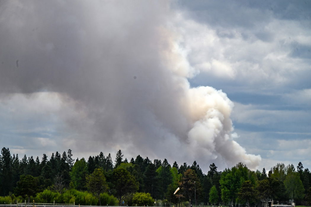 Prescribed burn northeast of La Pine puts up tall smoke plume; burn west of Sisters canceled