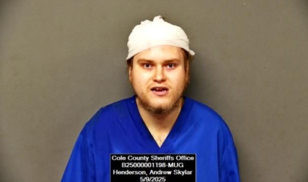 Cole County man accused of slashing mother in head with knife