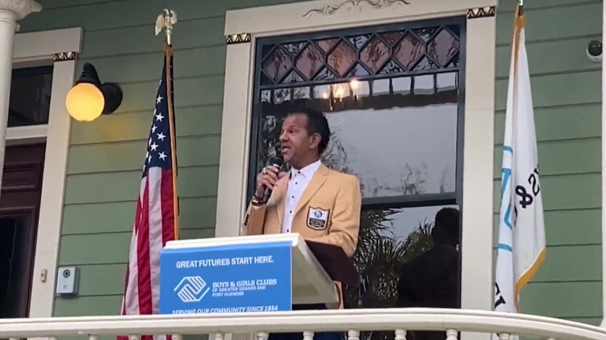Pro Football Hall of Fame receiver Andre Reed comes to Oxnard to raise money for kids