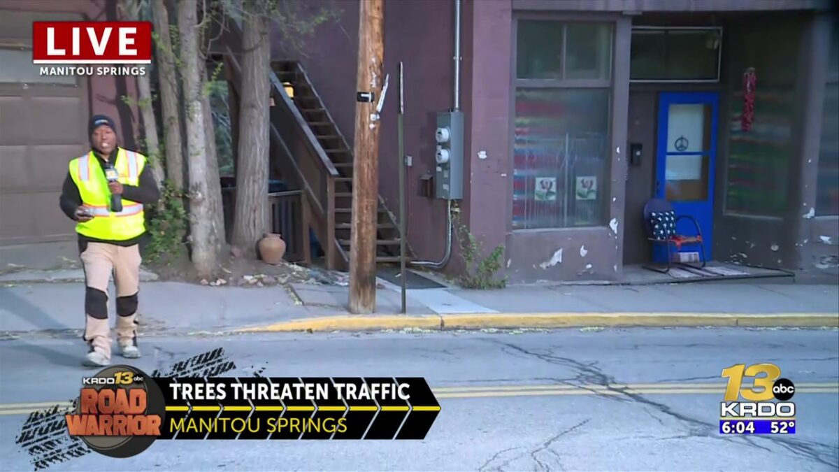 Tree removal project Monday beiefly slowed traffic on busy Ruxton Avenue in Manitou Springs