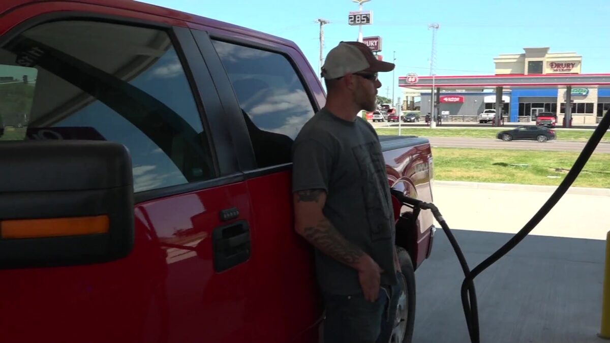 Drivers fill up early as gas prices dip before Memorial Day weekend