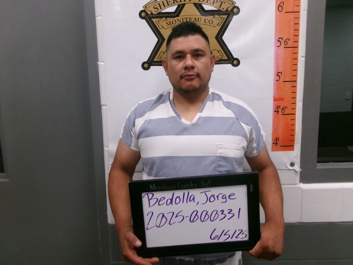 Moniteau County man charged with 16 felonies after drug search warrant