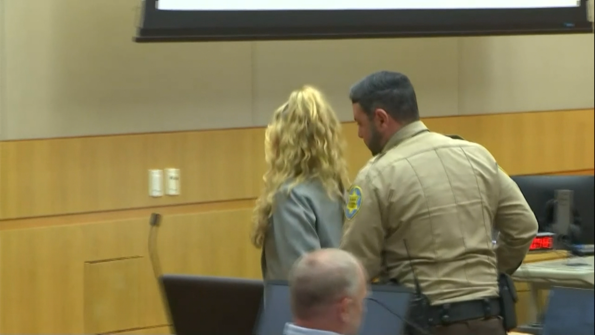 Judge has Lori Vallow Daybell removed from courtroom