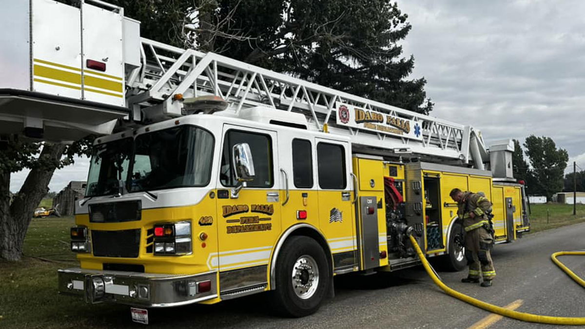 Firefighters contain blaze close to Idaho Falls homes