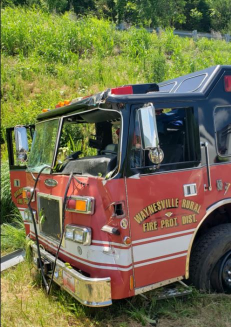 Firefighter injured after firetruck crashes in Pulaski County