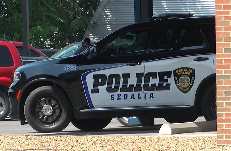 Crash kills motorcycle rider in Sedalia