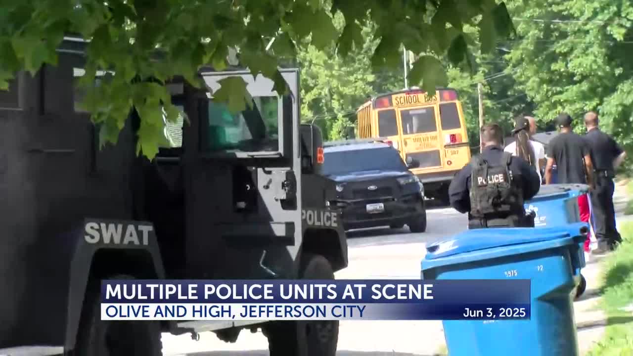 Man charged with domestic assault after officers swarm Jefferson City neighborhood