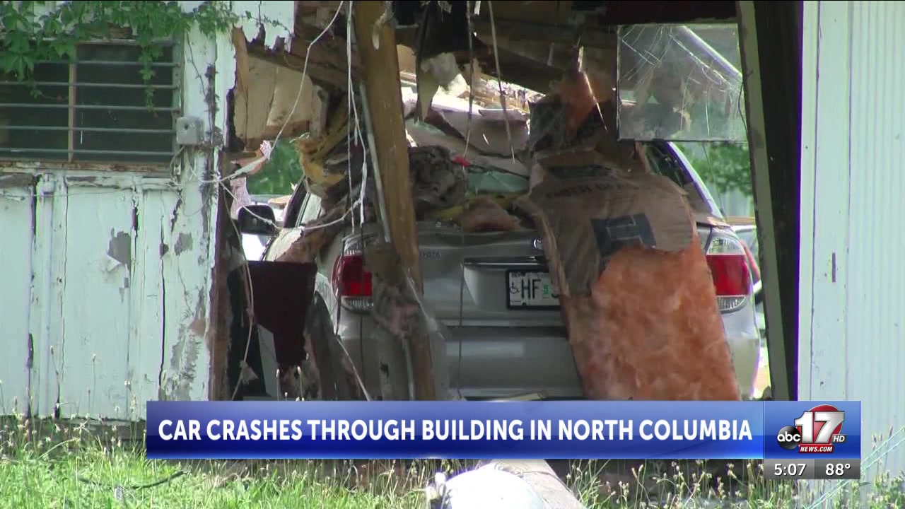 Car crashes into building in north Columbia