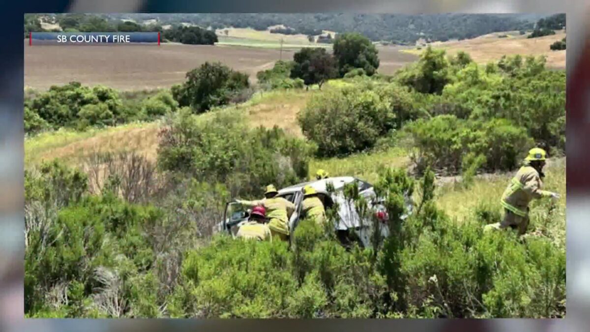 Three injured in two-car crash north of Nojoqui Summit on Highway 101