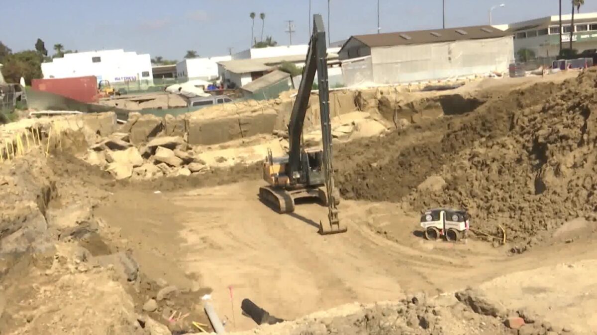 Construction shoring failure in Ventura draws attraction Friday