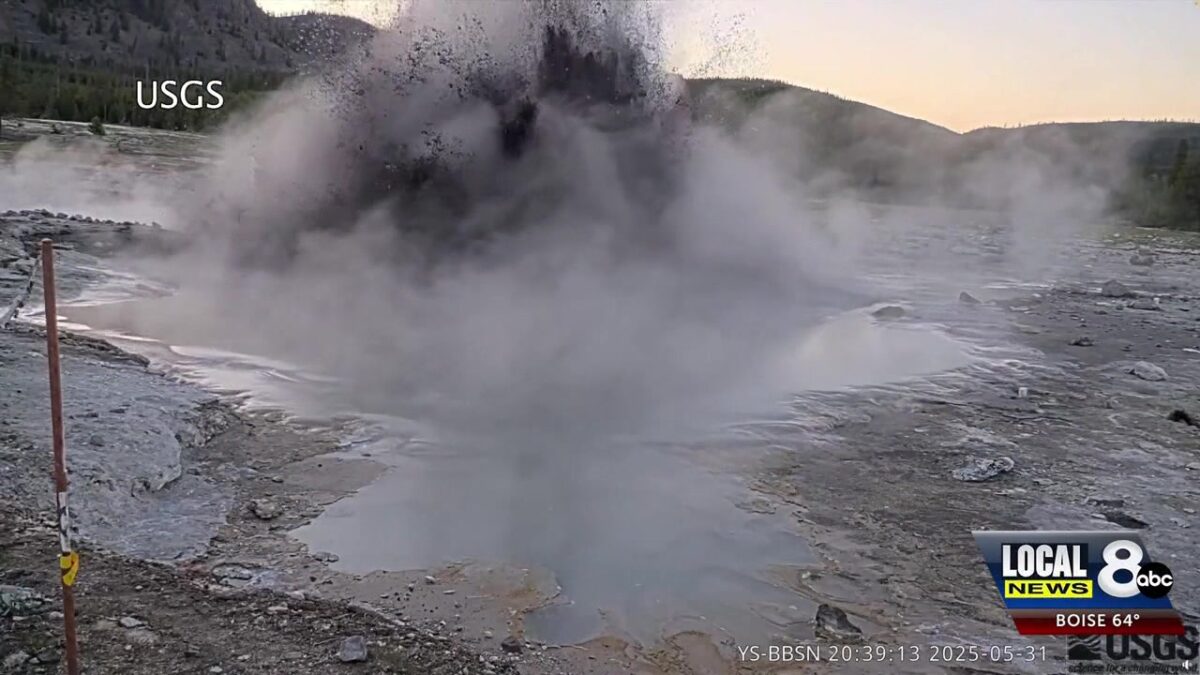 New webcam captures eruption at Biscuit Basin’s Black Diamond Pool