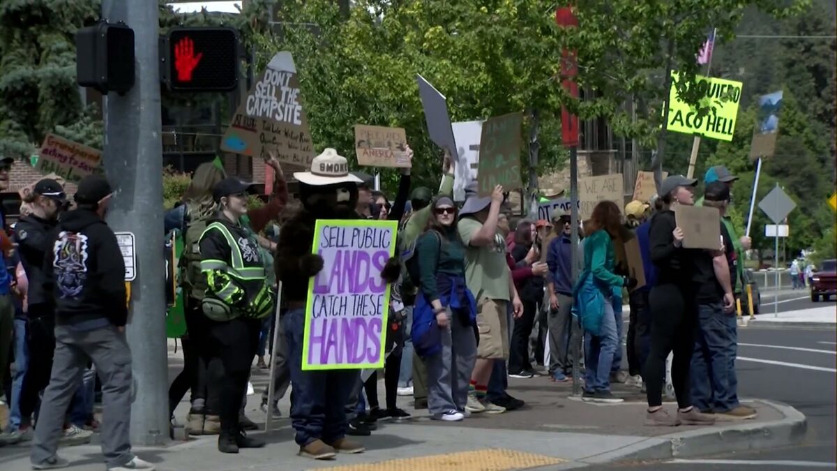 ‘Fight for your land’: group gathers in downtown Bend to protest proposed sale of public lands