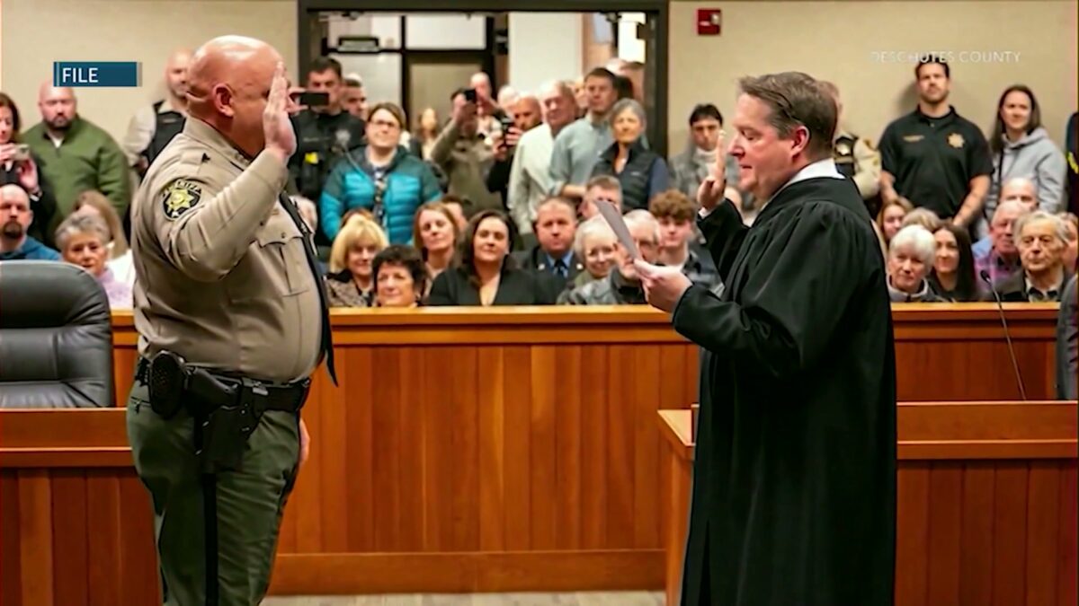 ‘I’m still the sheriff’: Deschutes Sheriff Kent van der Kamp to attend national sheriffs’ conference