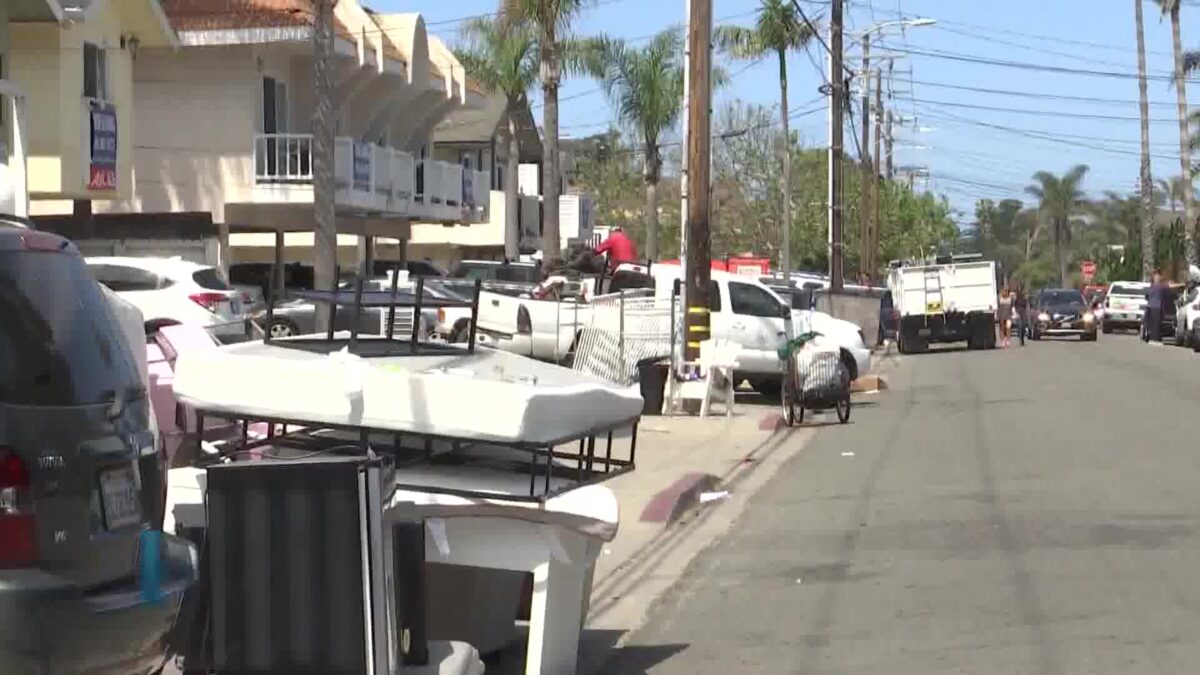 Isla Vista Residents Join Community Yard Sale to Keep Items out of the Landfill