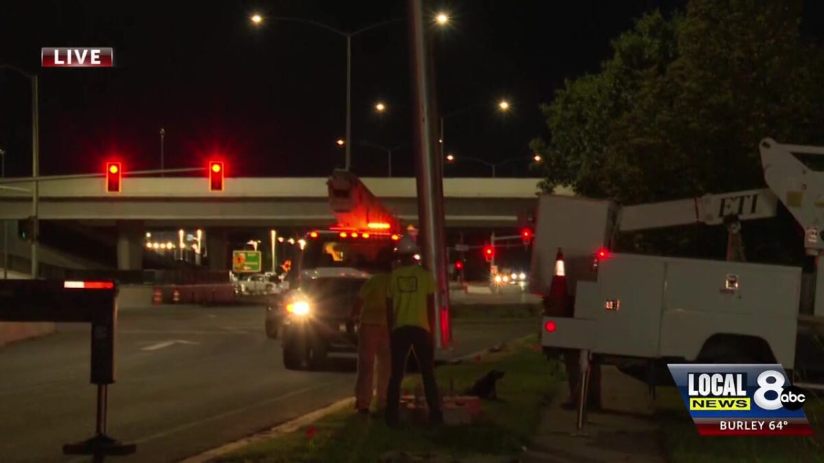 ITD crews prepare to install overhead road signs