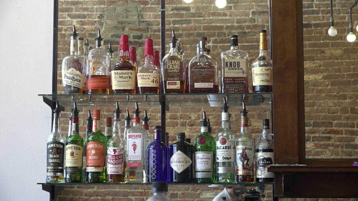 Local Downtown bar to close