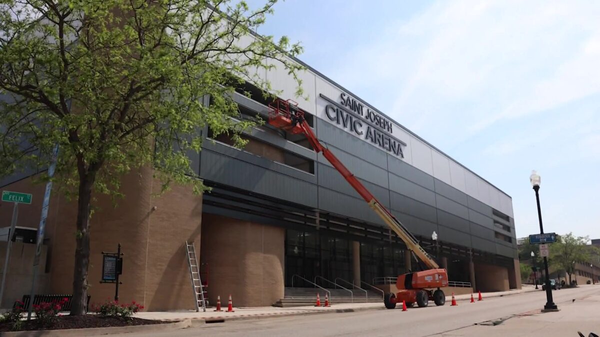 Paint project gives Civic Arena first-ever exterior makeover
