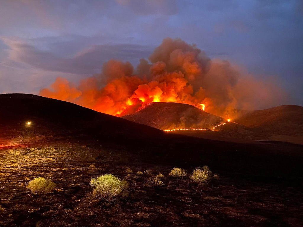 Brush fire burns on the Idaho-Utah border