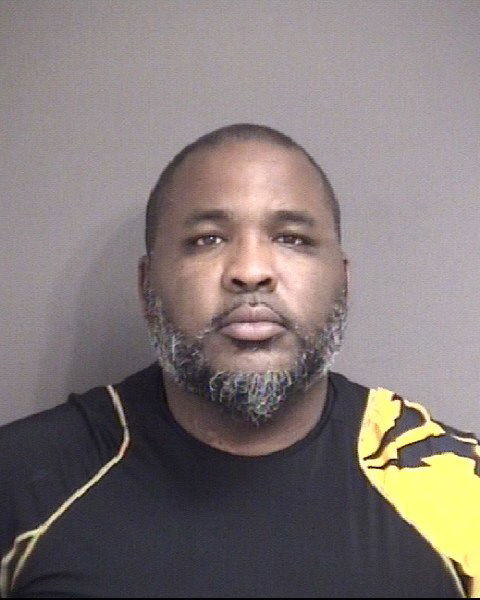 Former Fulton detective accused of pointing gun at roof workers