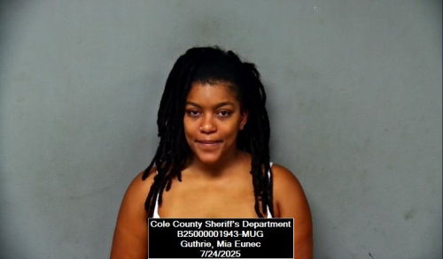 Jefferson City woman accused of stabbing man in face