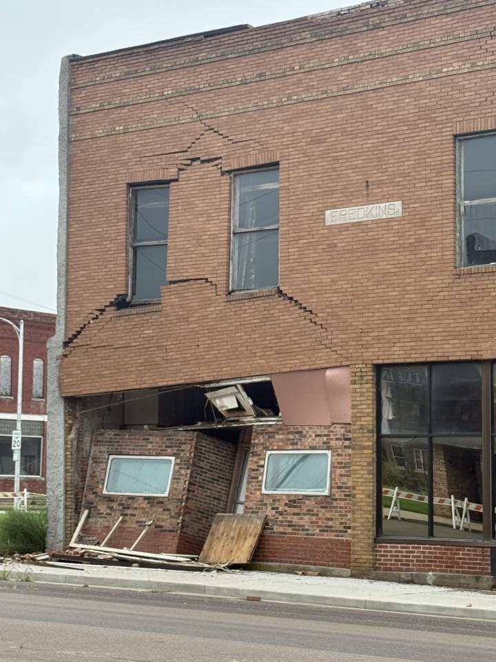 Building City of Sedalia seeks to demolish suffers more damage after storm