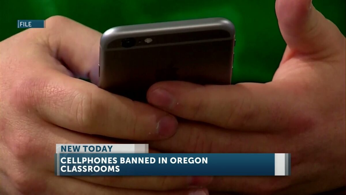 Governor Kotek signs executive order prohibiting student cellphone use during the day in public schools