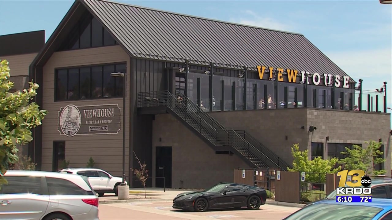 A restaurant known for its mountain views fails health inspection