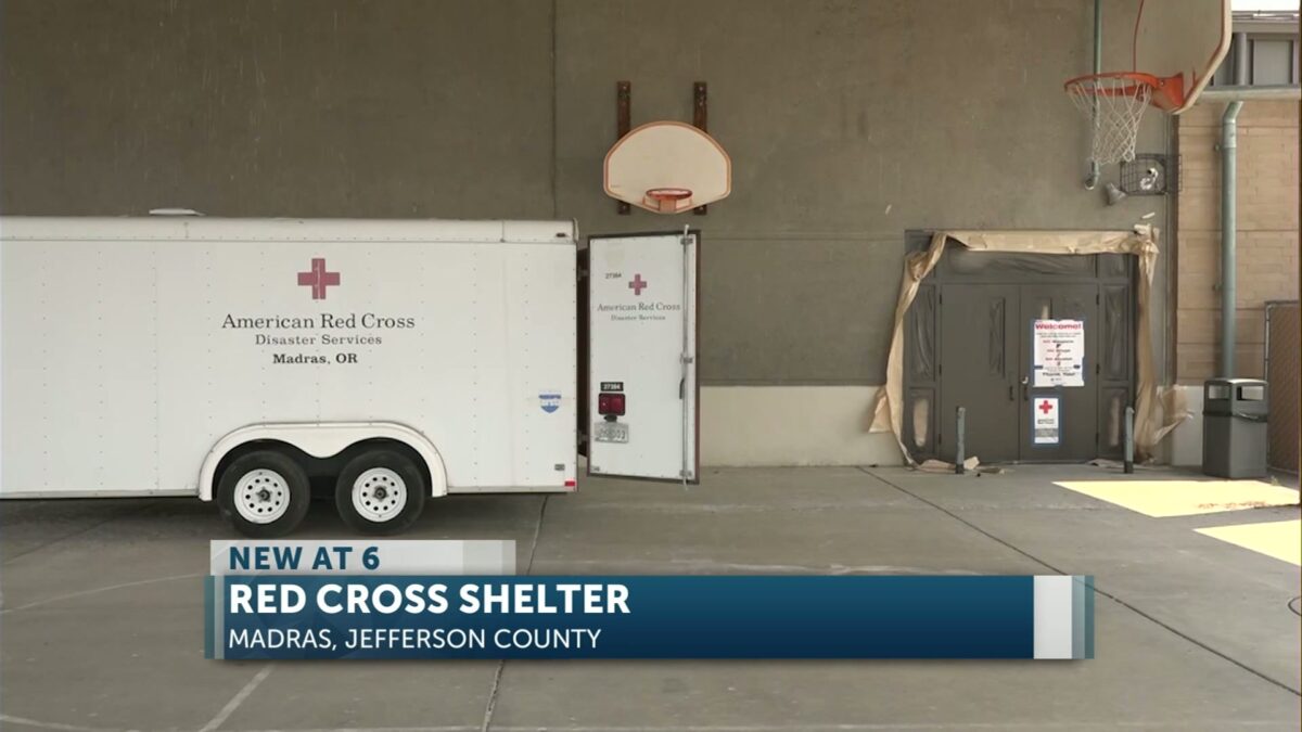 Red Cross evacuation shelter in Madras empty for a second day as Cram Fire evacuations continue to expand