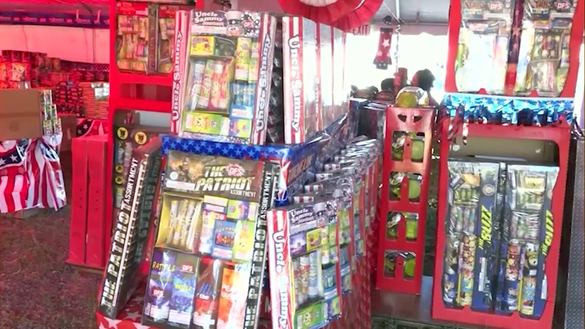 ‘Stay legal’: Fireworks company’s national safety expert advises Central Oregonians how to minimize fire risk