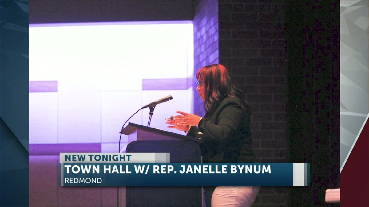 Rep. Janelle Bynum hosts Redmond town hall as part of her ‘Give ’Em Hell Tour’