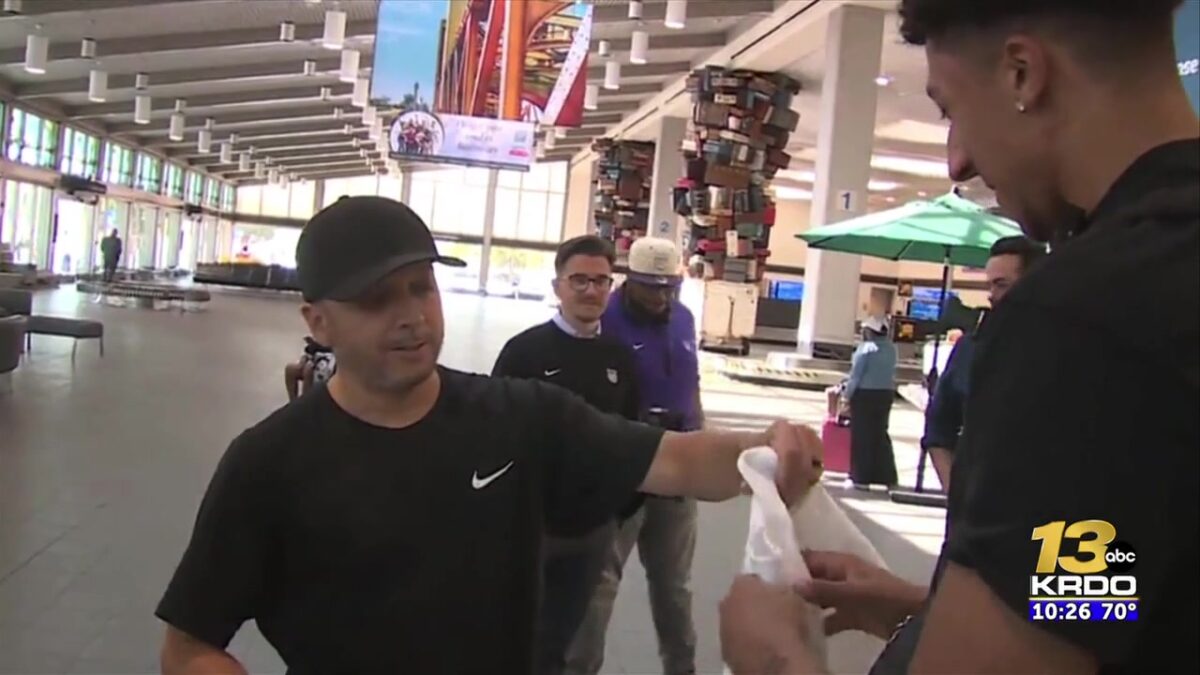 Nique Clifford receives a warm welcome from Sacramento Kings fans