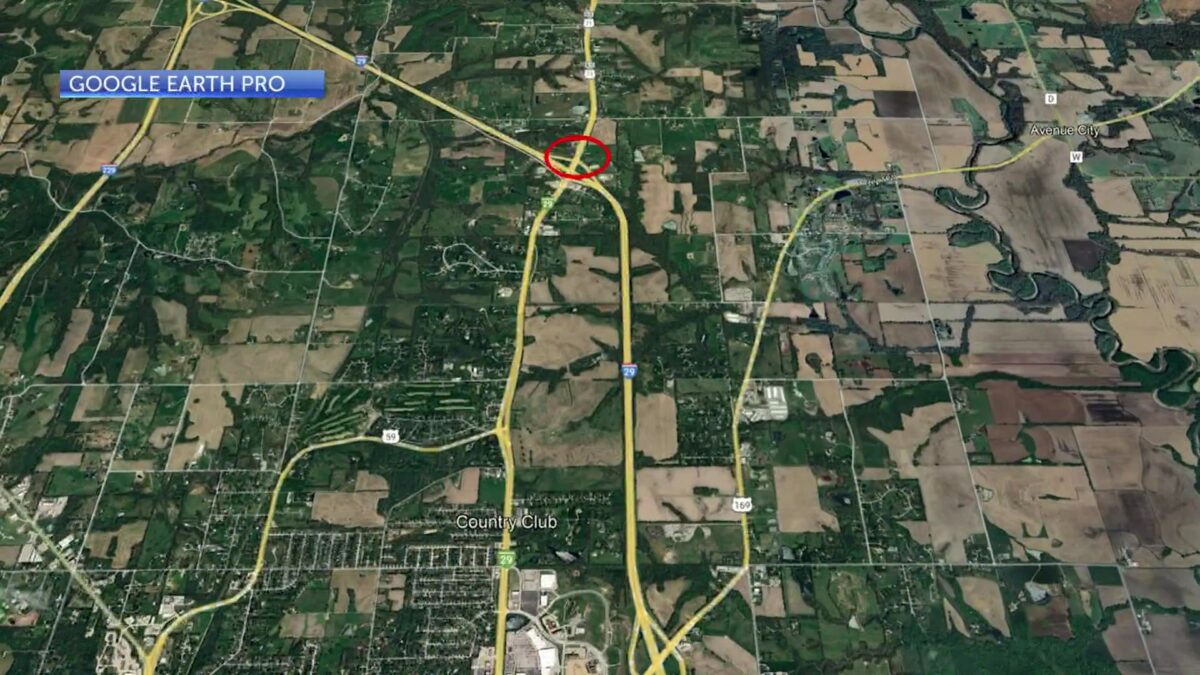 Two injured in Country Club crash