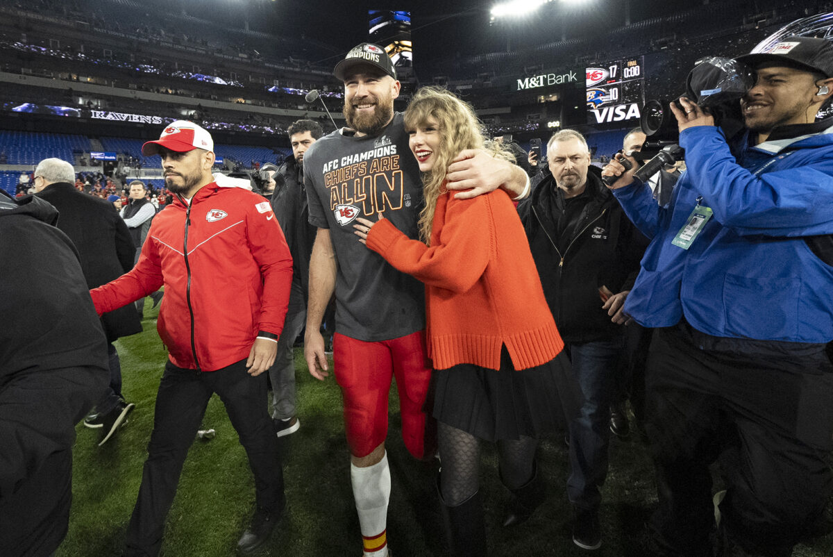 Chiefs Tight End Travis Kelce and Singer Taylor Swift engaged