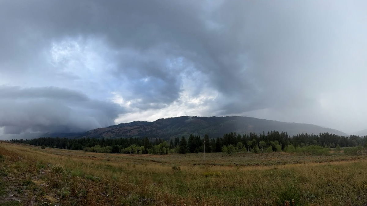 Crews gain ground on Willow Creek Fire; Community meeting set for tomorrow