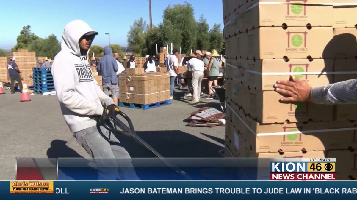 Monterey Bay FC helps volunteers for Rancho Cielo Veggie Box Fundraiser