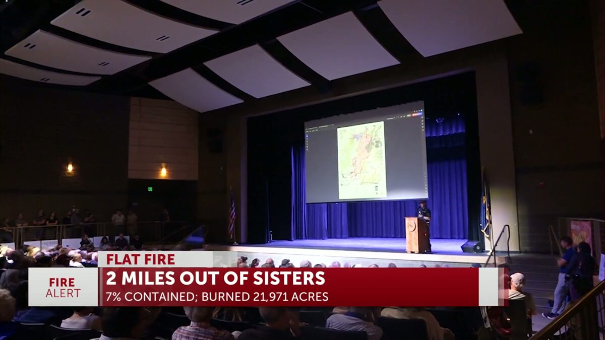 A community meeting was held Monday night in Sisters to update concerned citizens on the Flat Fire