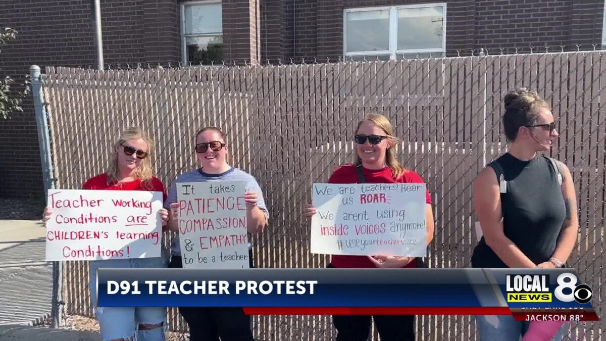 “Use Your Teacher Voice”: D91 educators rally amid contract dispute