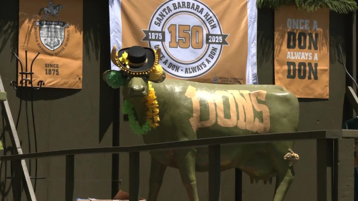 Final Decorations Being Added to the Fiesta Floats in Time for El Desfile Histórico