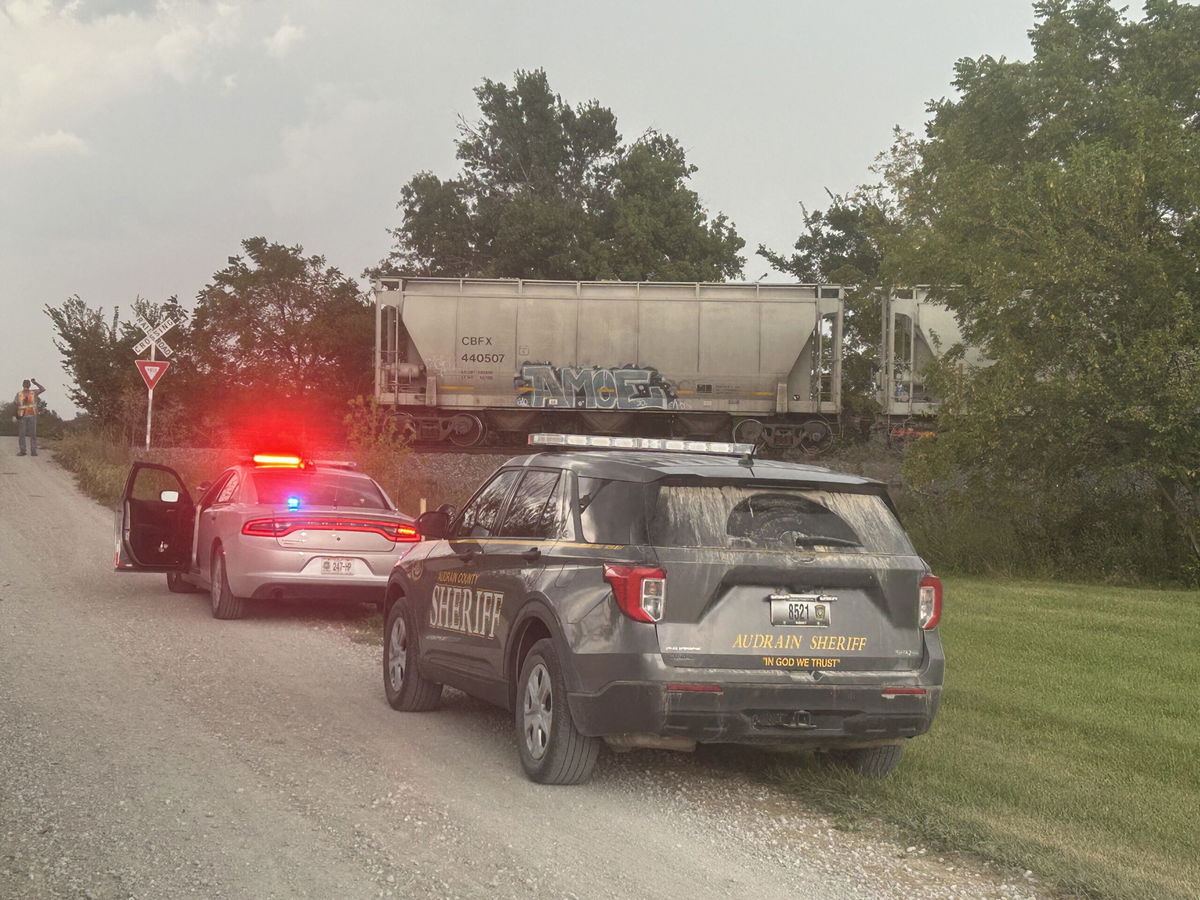 1 injured after train hits mail truck in Audrain County