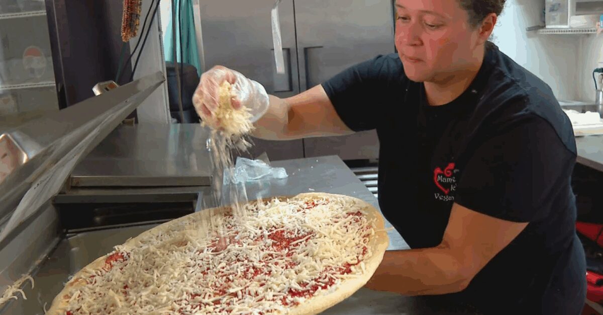 A pair of criminals orchestrated a scheme to steal cars from pizza shop employees who were delivering food
