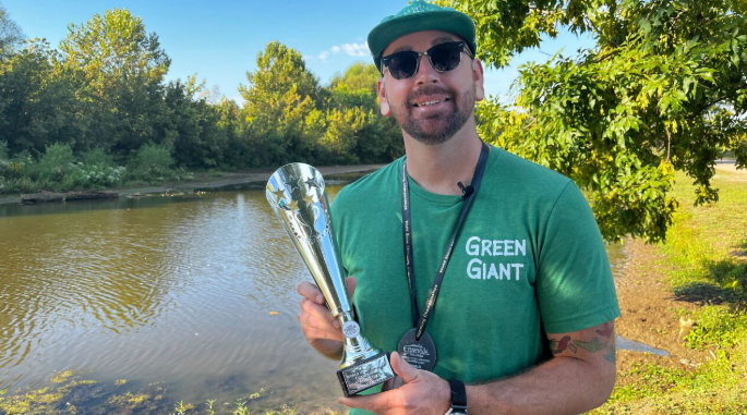 Jon Jennings became the first American to win the World Stone Skimming Championship.